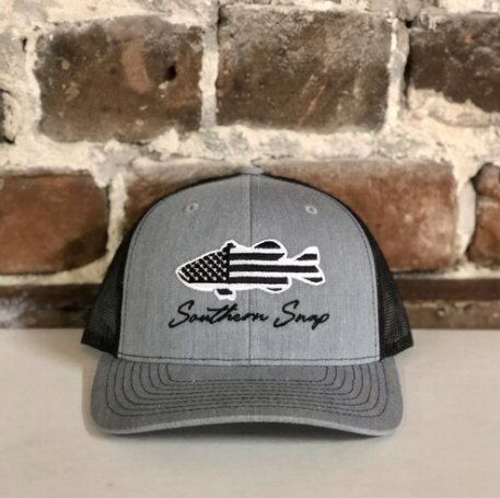 SOUTHERN SNAP Black and White American Flag Largemouth Bass TRUCKER HAT